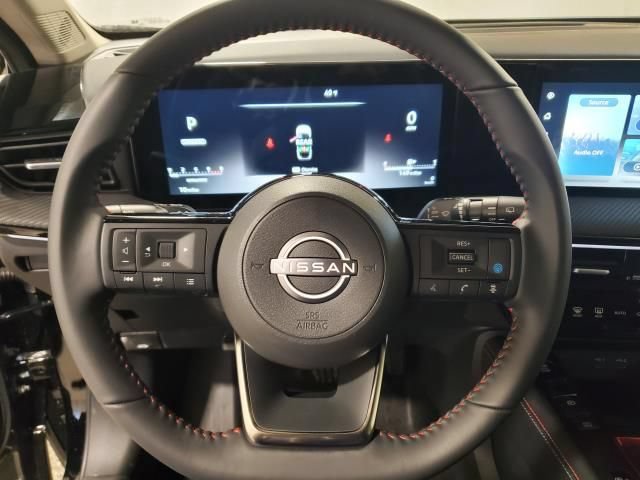 Used 2025 Nissan Kicks SR AWD/4WD image 17