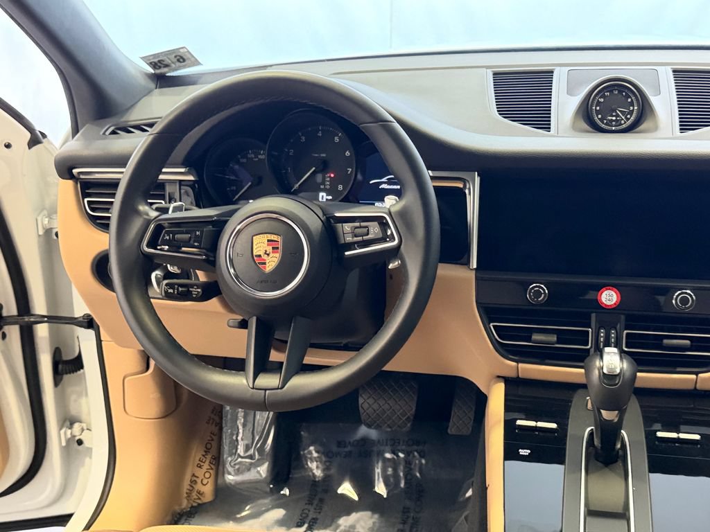 Certified 2023 Porsche Macan AWD/4WD image 19