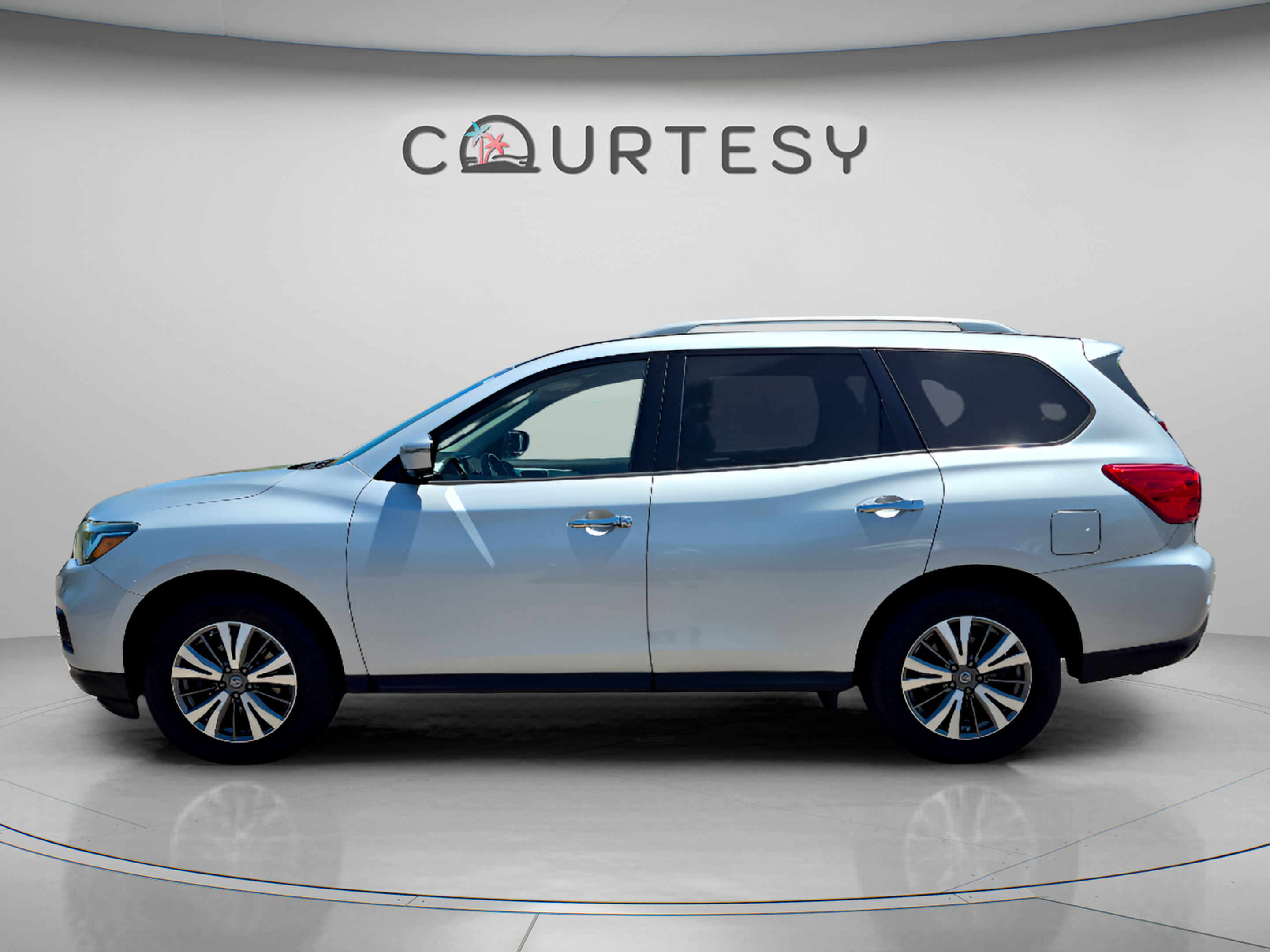Used 2019 Nissan Pathfinder SL FWD image 2