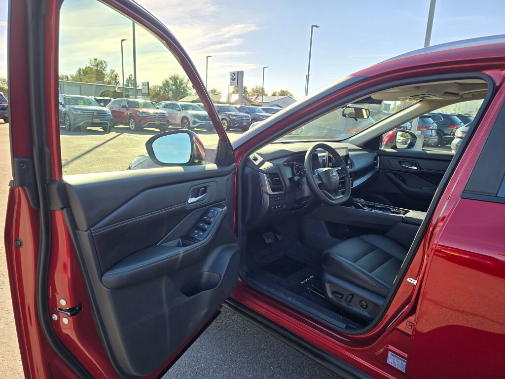 Used 2026 Nissan Rogue SV w/ SV Premium Package AWD/4WD image 19