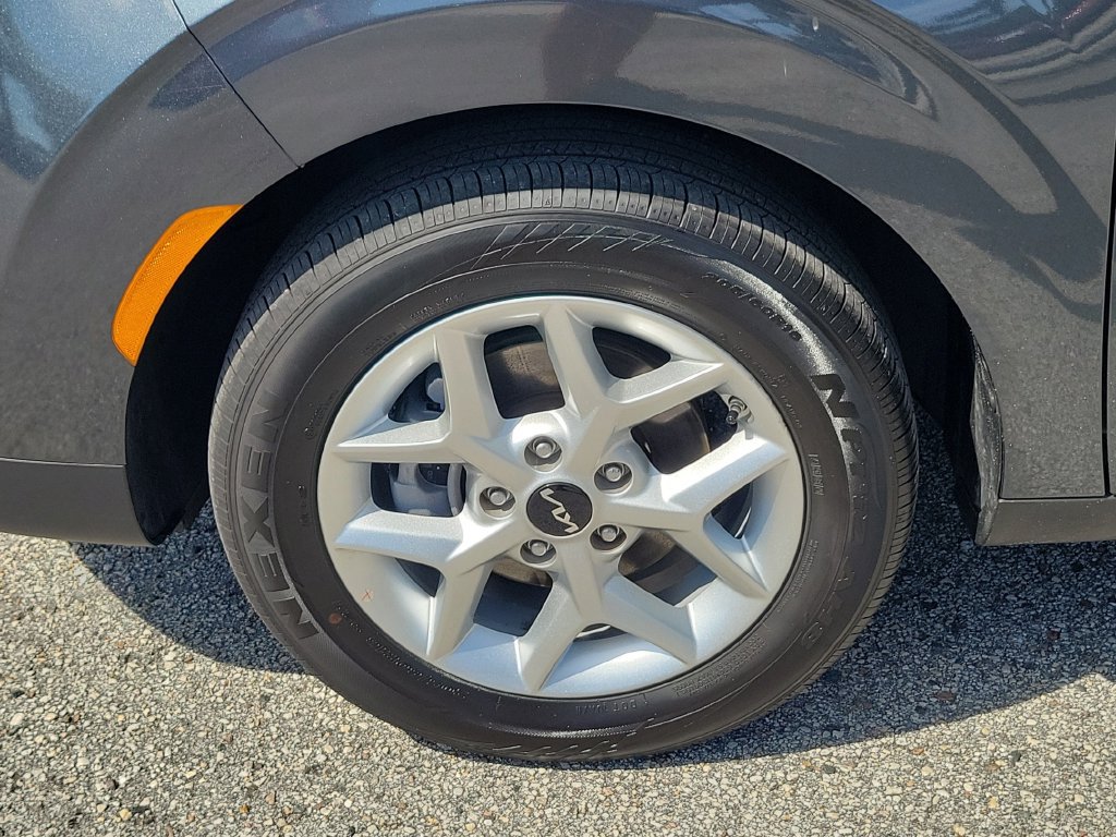 Used 2025 Kia Soul LX w/ LX Technology Package FWD image 6
