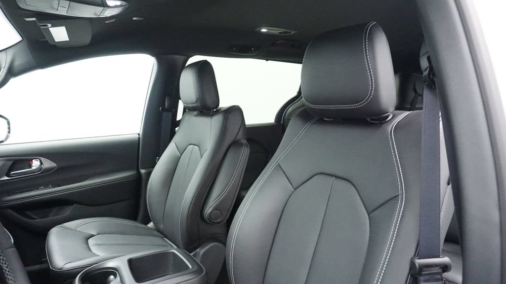 New 2026 Chrysler Voyager LX FWD image 29
