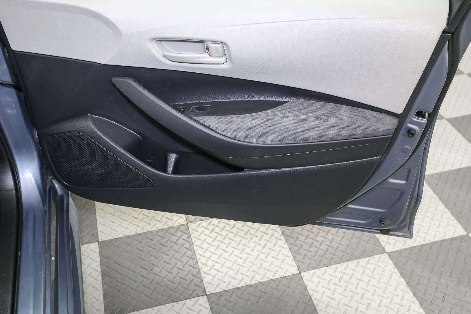 Used 2022 Toyota Corolla LE image 19