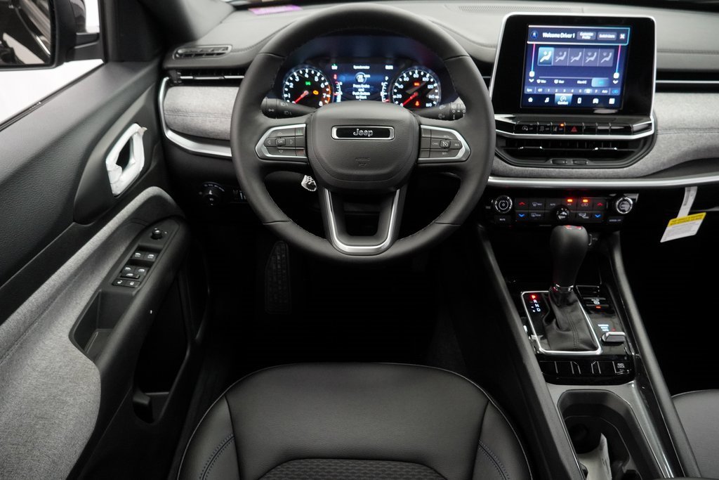 Certified 2025 Jeep Compass Latitude w/ Convenience Group image 19