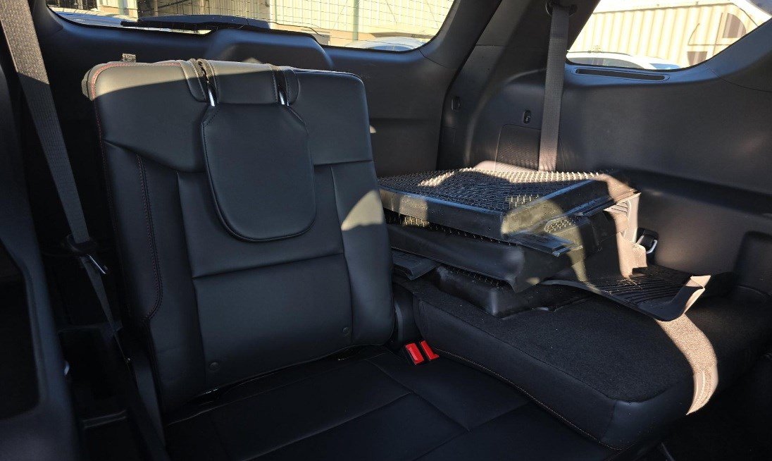 Used 2025 Ford Explorer ST image 15