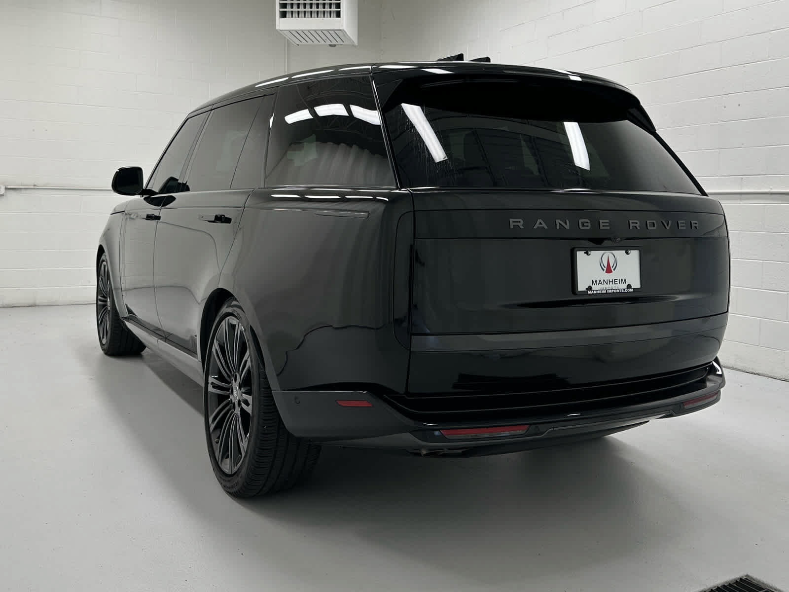 Used 2024 Land Rover Range Rover Long Wheelbase Autobiography AWD/4WD image 8
