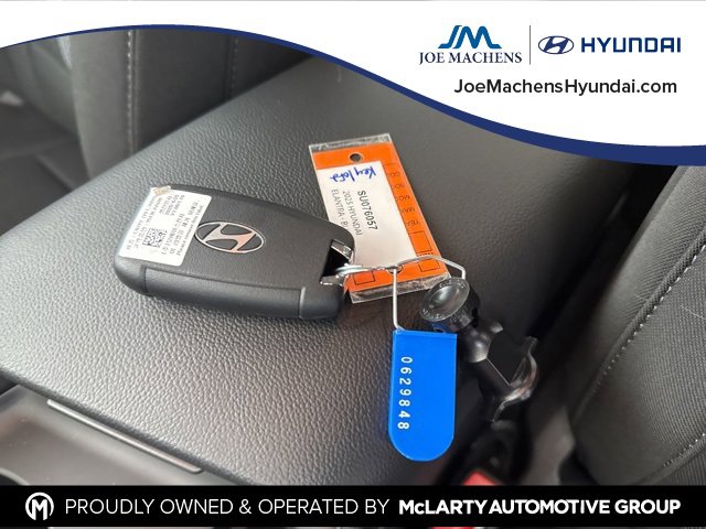 Used 2025 Hyundai Elantra SE image 32