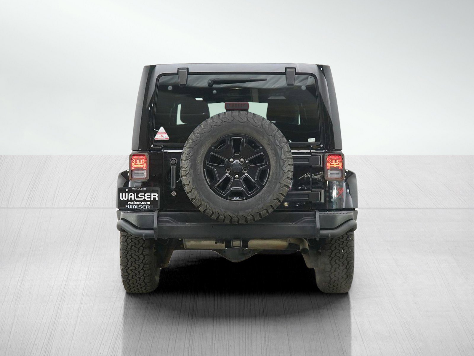 Used 2016 Jeep Wrangler Unlimited Sahara AWD/4WD image 4