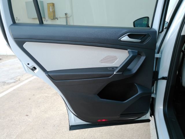 Used 2018 Volkswagen Tiguan SEL image 16