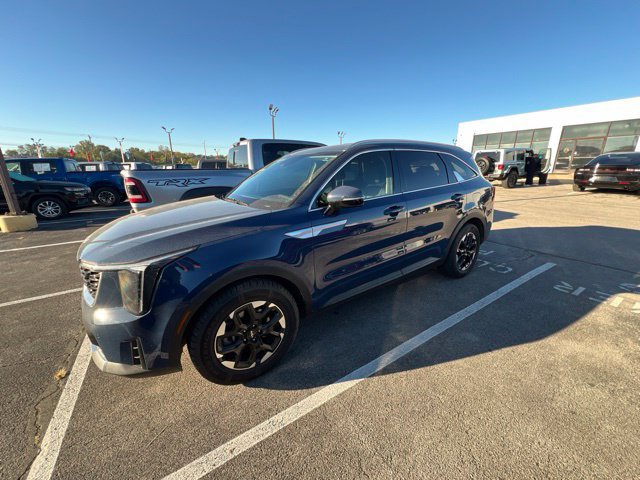 Used 2024 Kia Sorento S FWD image 2