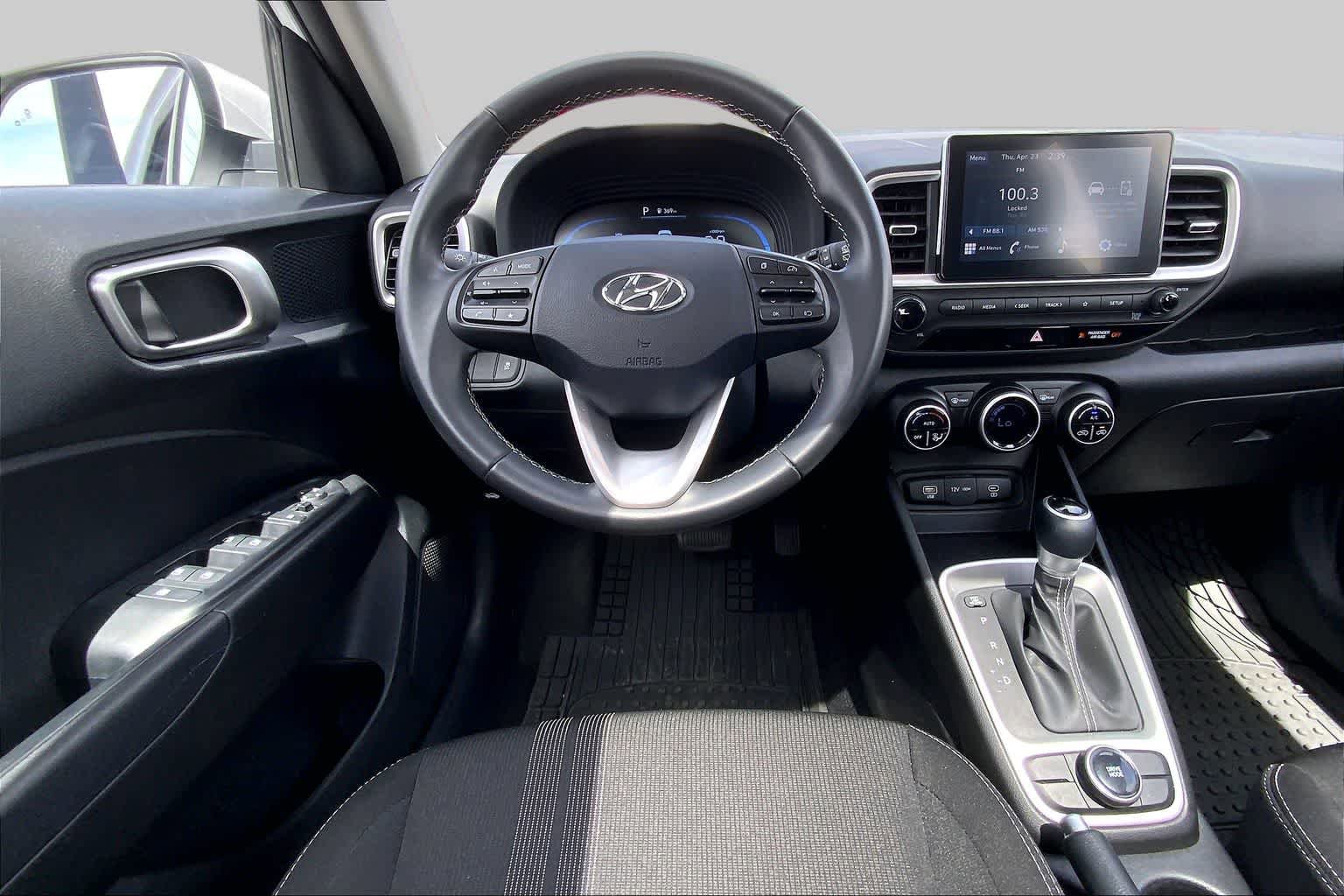 Used 2025 Hyundai Venue SEL FWD image 6
