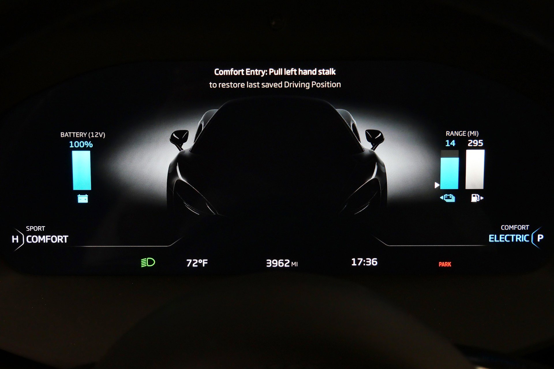 Used 2024 McLaren Artura image 19