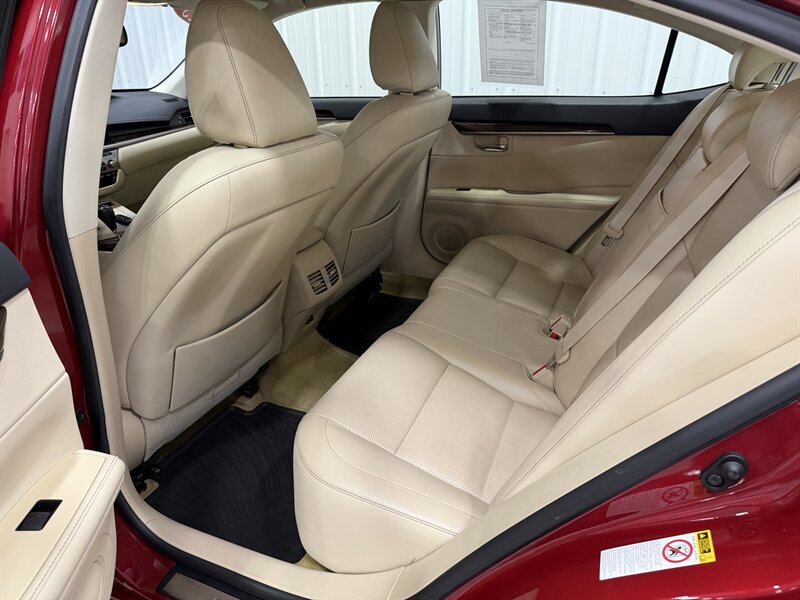 Used 2015 Lexus ES 350 w/ Luxury Package FWD image 18