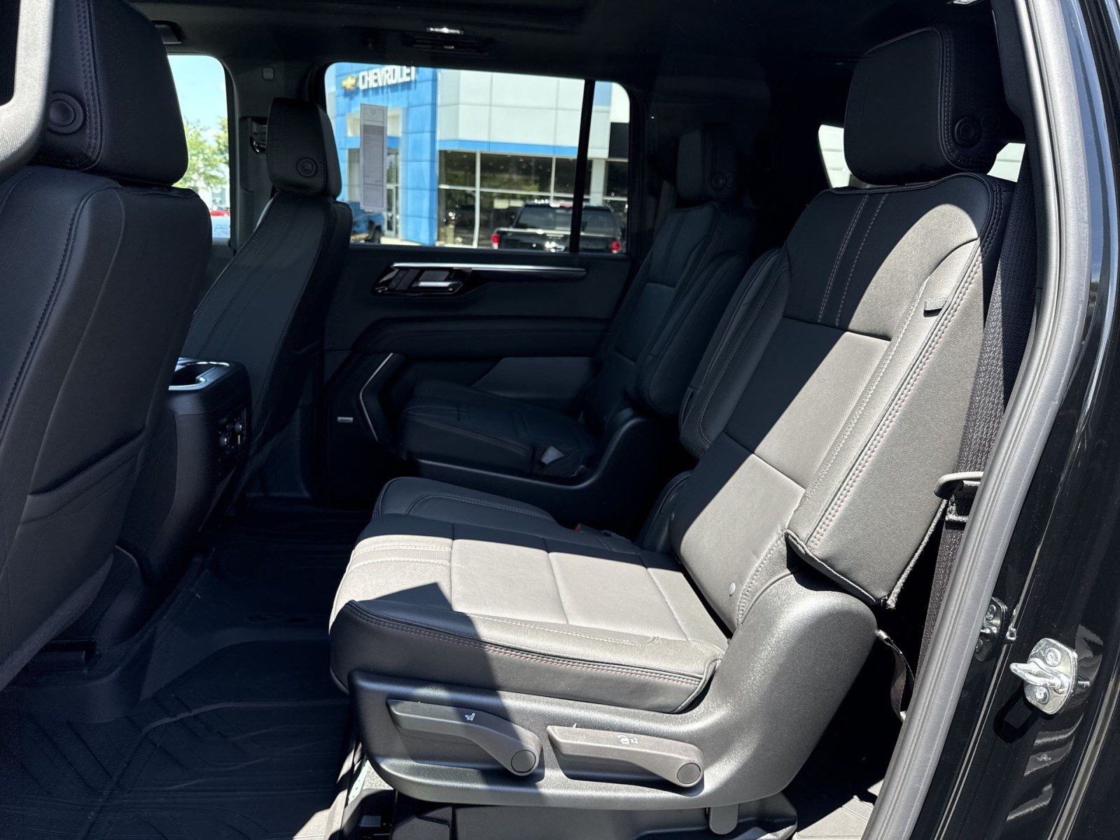 New 2026 Chevrolet Suburban RST w/ RST Capability Package AWD/4WD image 19