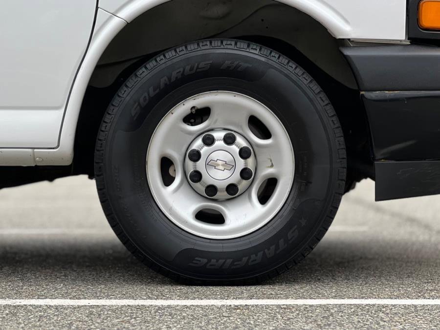 Used 2018 Chevrolet Express 2500 image 36