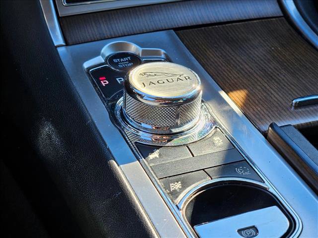 Used 2012 Jaguar XF image 11