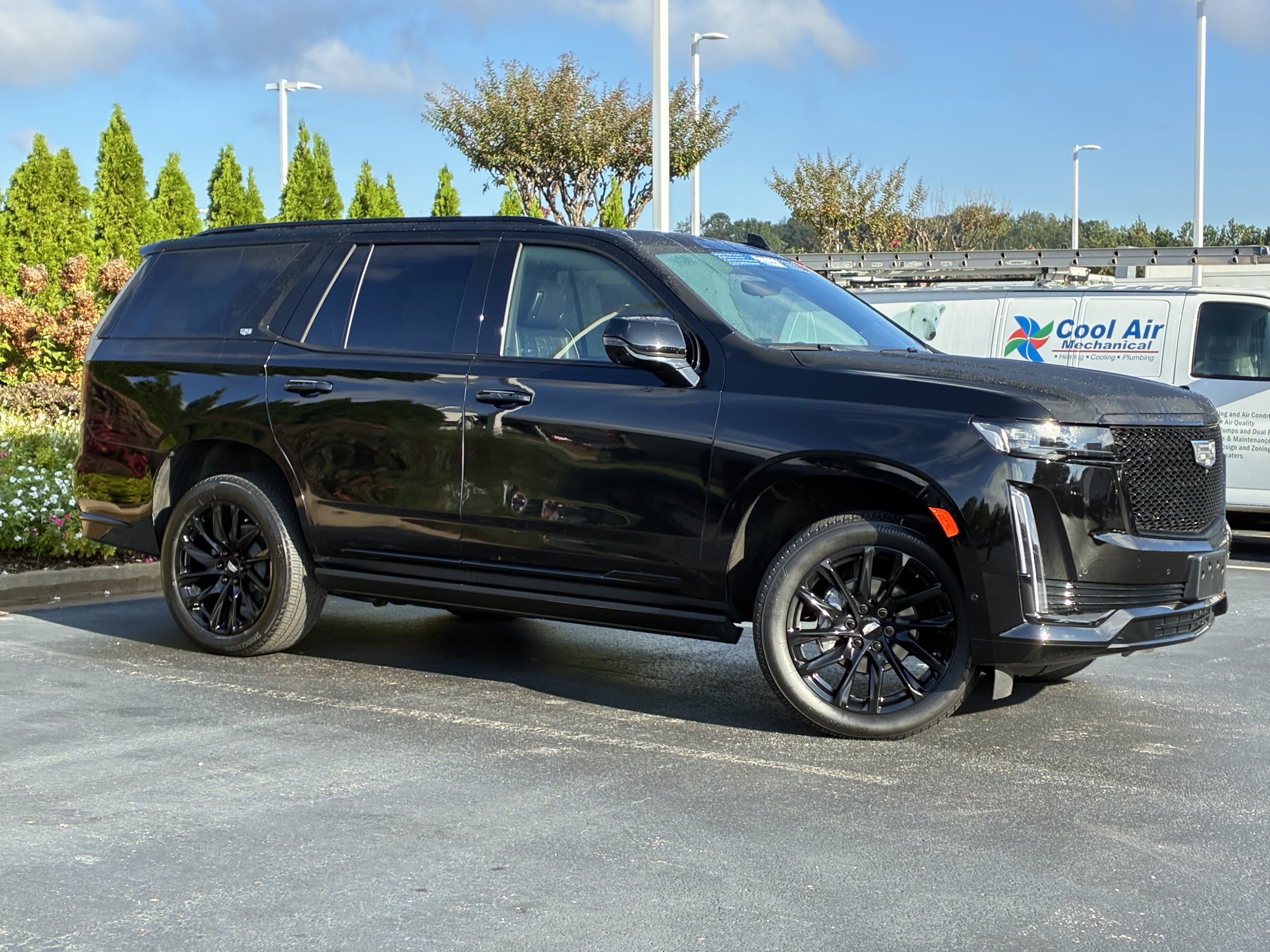 Used 2024 Cadillac Escalade Sport Platinum w/ LPO, ONYX Package AWD/4WD image 3