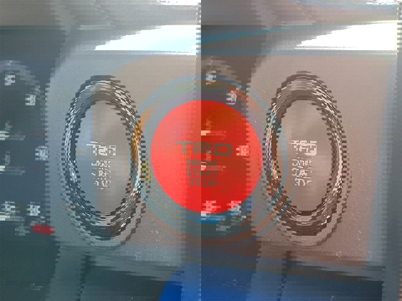 Used 2025 Toyota Tacoma TRD Off-Road image 28