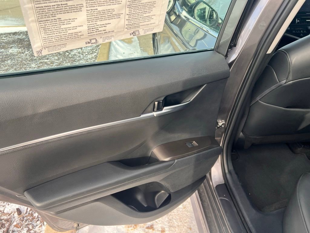 Used 2024 Toyota Camry SE w/ Cold Weather Package image 9