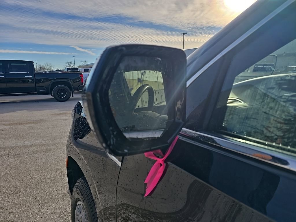 Used 2023 GMC Yukon XL SLE image 7