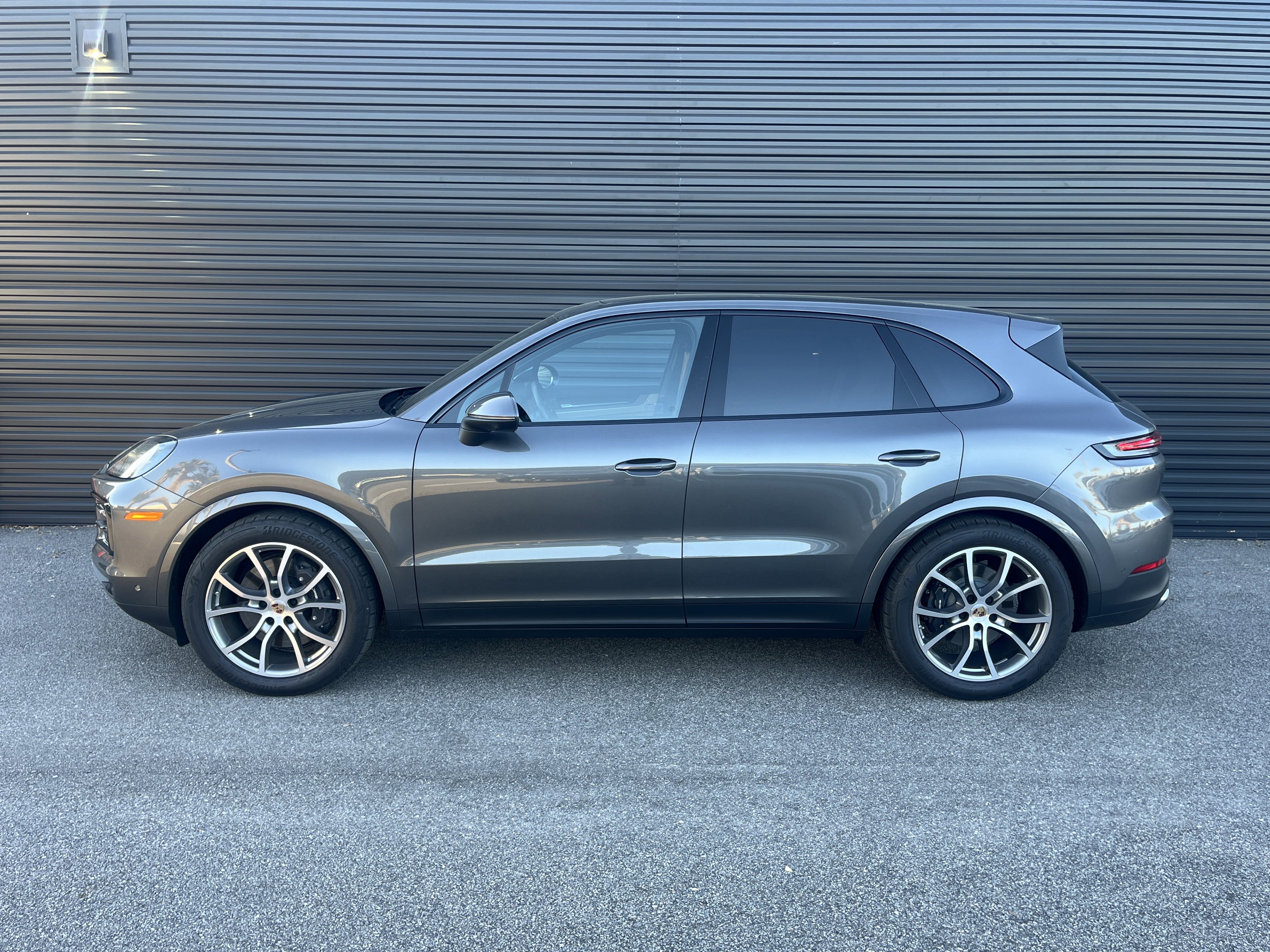 Certified 2025 Porsche Cayenne image 2
