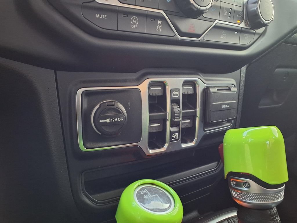 Used 2023 Jeep Gladiator Sport AWD/4WD image 7
