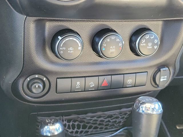 Used 2018 Jeep Wrangler Unlimited Sahara w/ Connectivity Group image 30