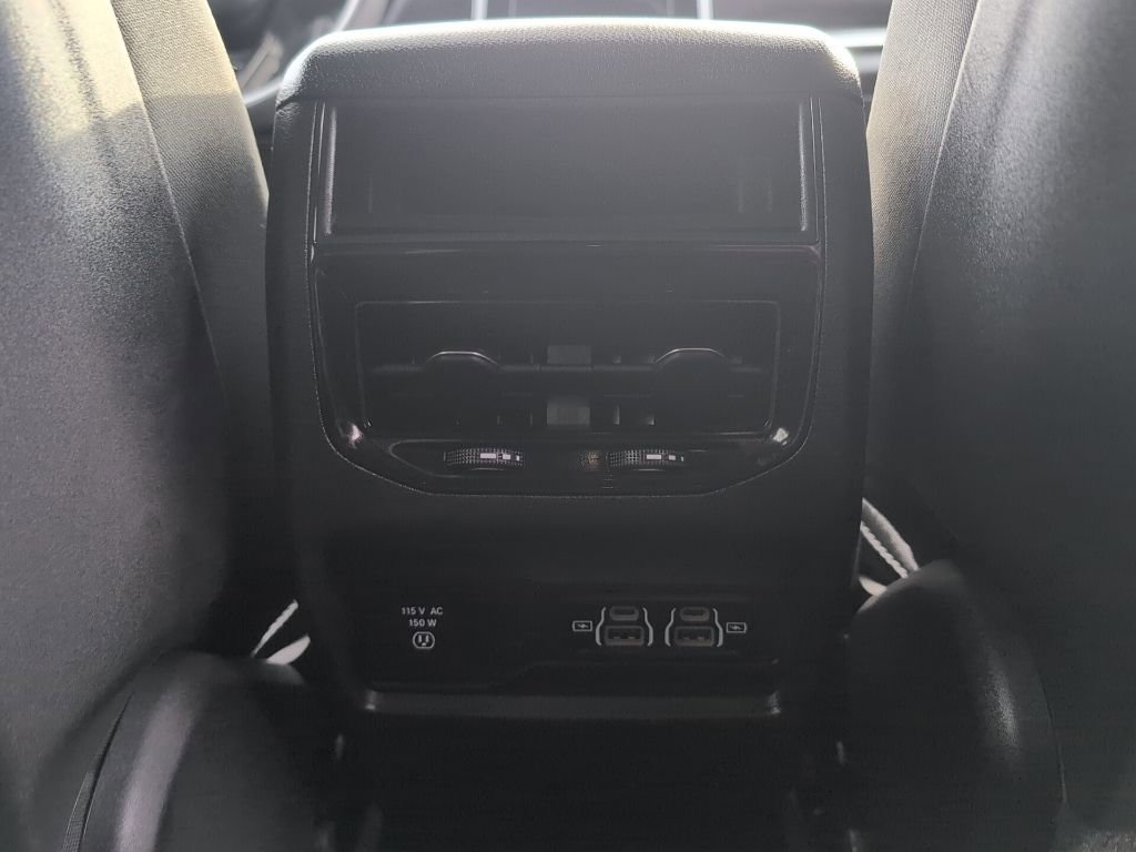 Used 2023 Jeep Grand Cherokee Altitude image 16