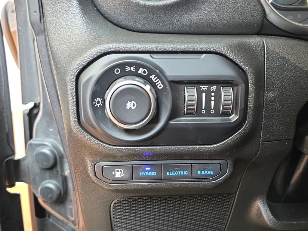 Used 2022 Jeep Wrangler Unlimited Sahara w/ Cold Weather Group image 38