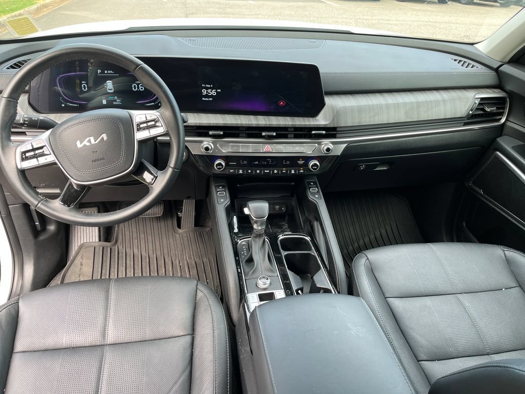 Used 2024 Kia Telluride EX w/ EX Captain's Chair Package FWD image 16