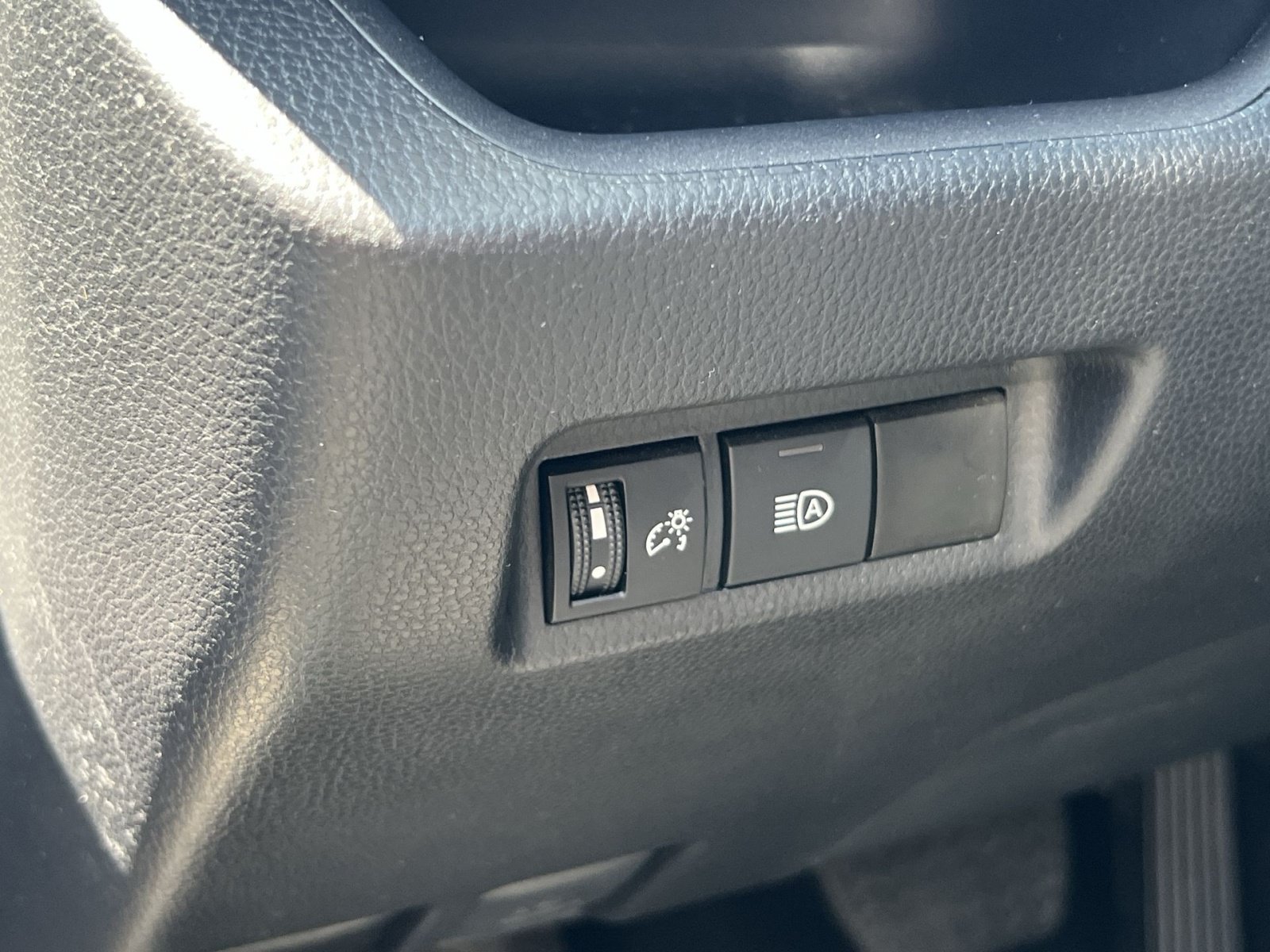 Used 2025 Toyota RAV4 LE AWD/4WD image 25