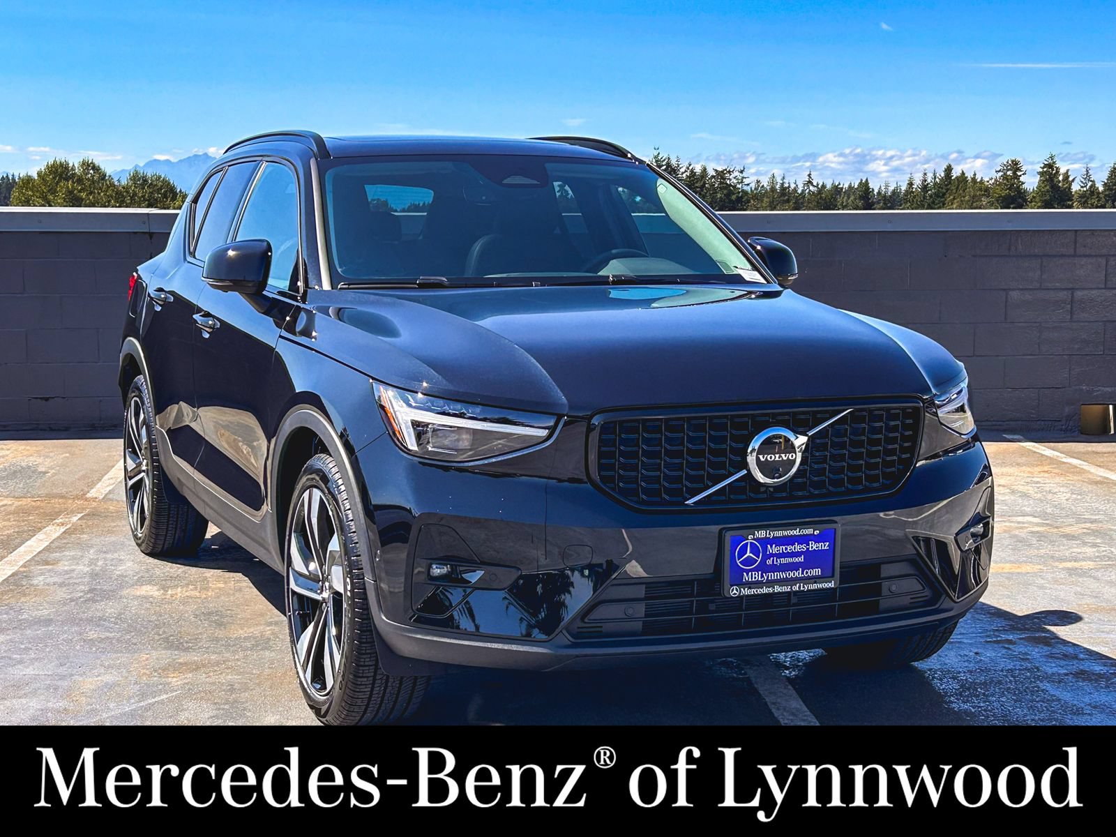 Used 2026 Volvo XC40 B5 Ultra w/ Protection Package Premier AWD/4WD video 1