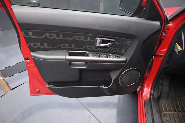 Used 2013 Kia Soul + FWD image 19