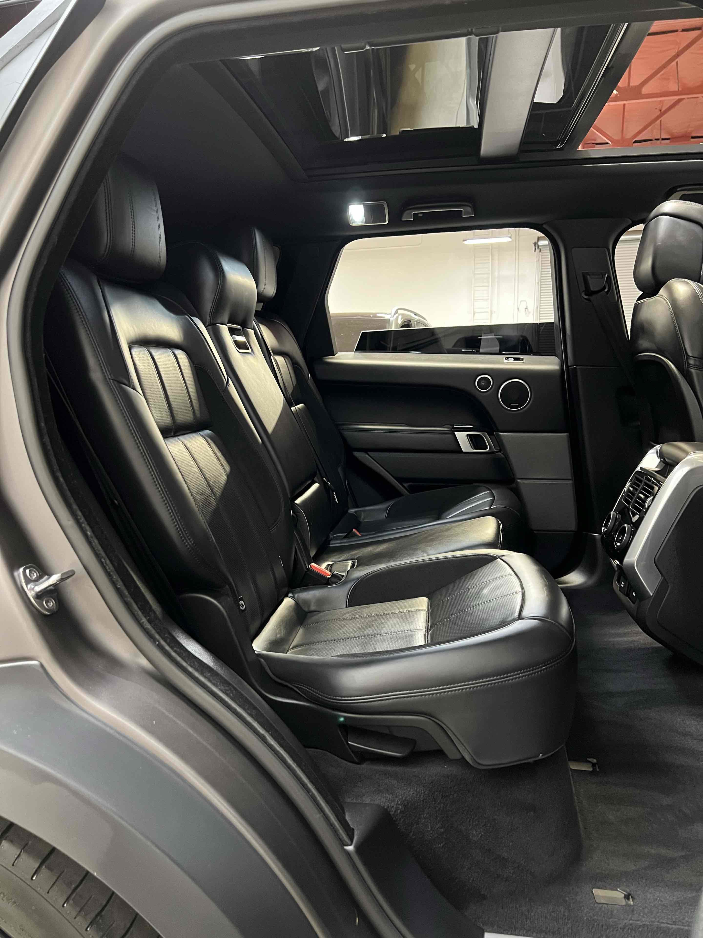 Used 2020 Land Rover Range Rover Sport HST image 37