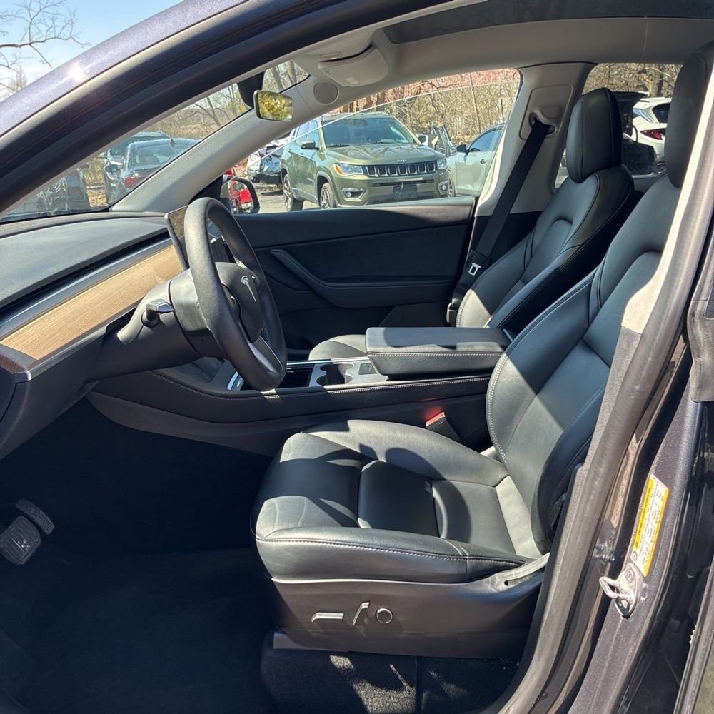 Used 2022 Tesla Model Y Long Range image 5