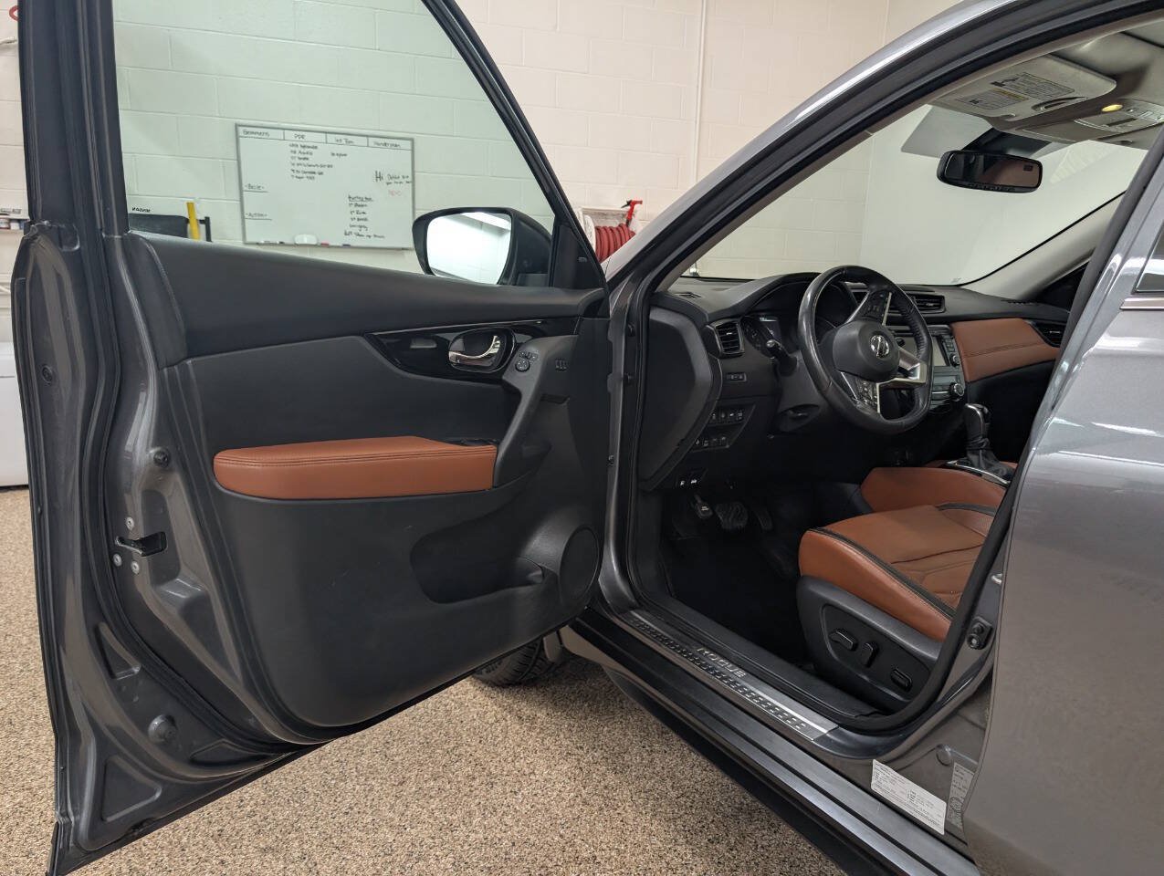 Used 2017 Nissan Rogue AWD image 6