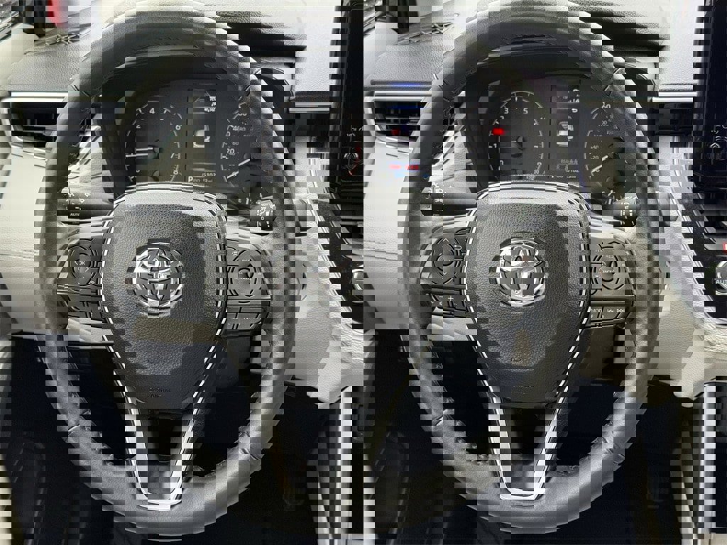 Used 2023 Toyota Corolla Cross LE image 8