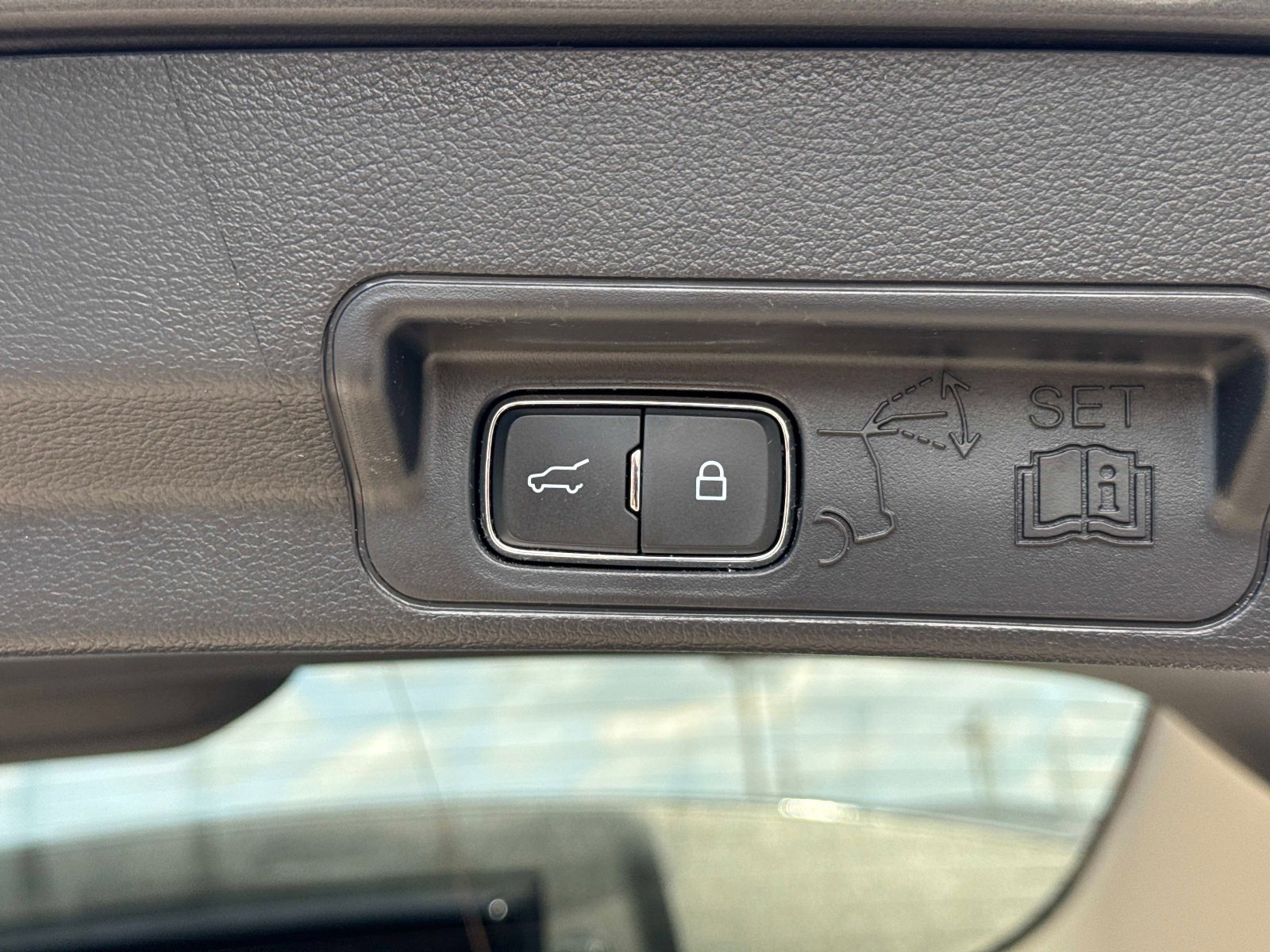 Used 2025 Ford Explorer Platinum w/ Ultimate Package image 14