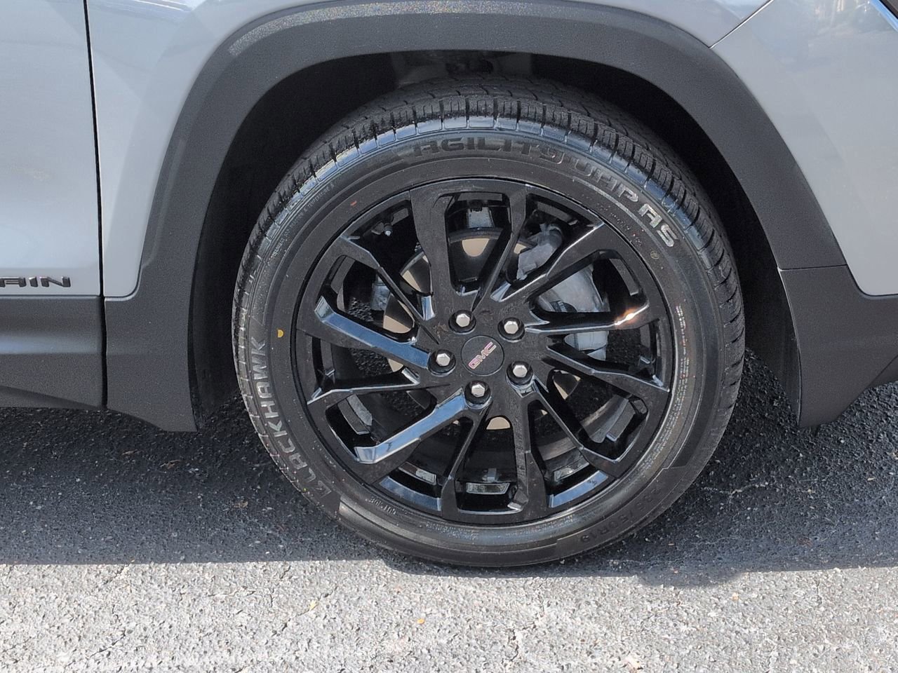 Used 2024 GMC Terrain SLE w/ Driver Convenience Package FWD image 11