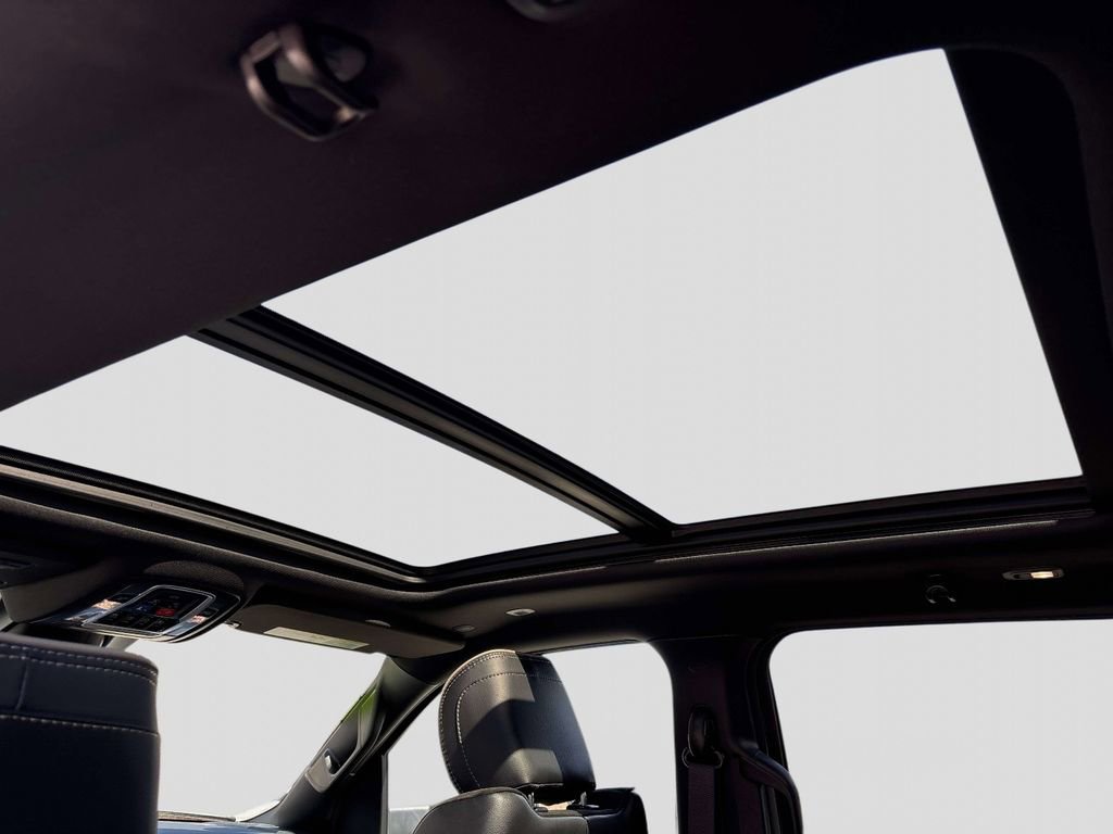 Used 2024 RAM 1500 Laramie image 11