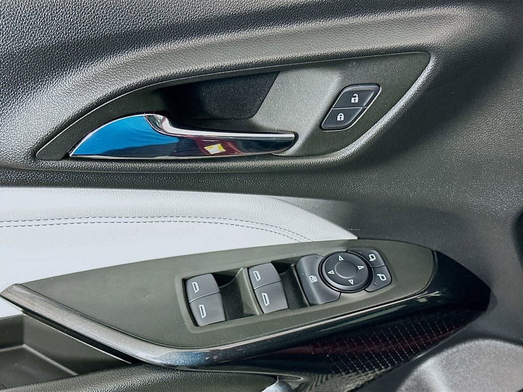 Used 2024 Chevrolet Trax LT w/ Sunroof Package image 17