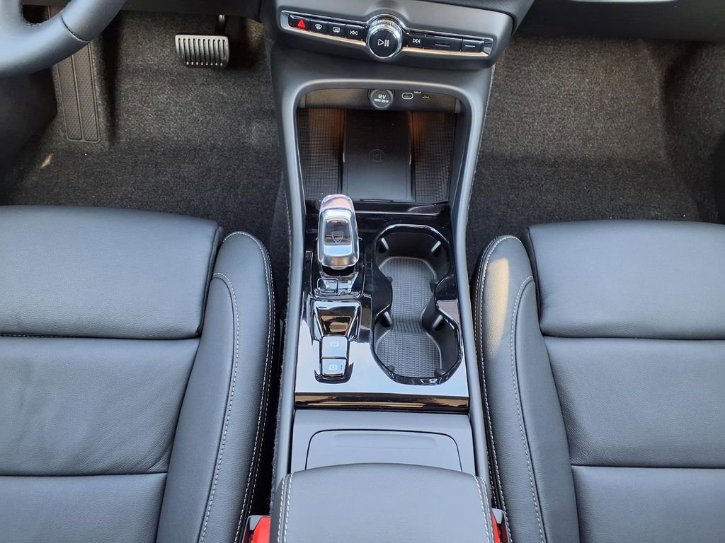 New 2026 Volvo XC40 B5 Ultra w/ Climate Package AWD/4WD image 19
