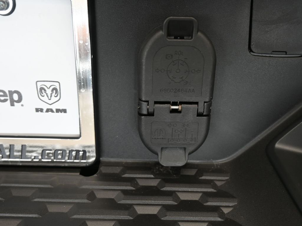 Used 2026 RAM 1500 Laramie AWD/4WD image 33