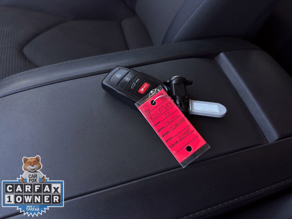 Used 2024 Toyota Highlander LE image 31