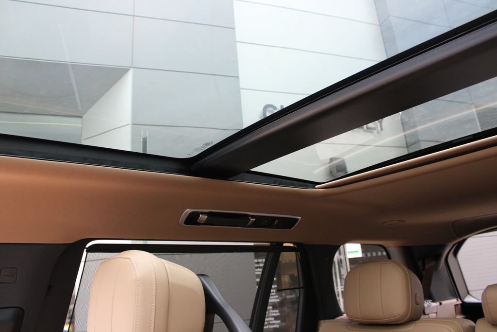 New 2026 Land Rover Range Rover Long Wheelbase SE AWD/4WD image 30