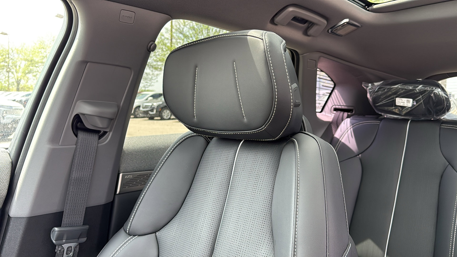 New 2026 Cadillac Optiq Sport 2 w/ LPO, Floor Liner Package AWD/4WD image 22