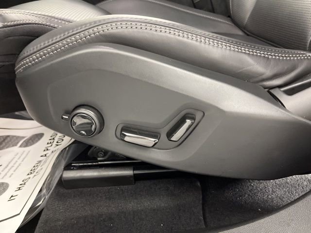Used 2023 Volvo XC60 B5 Ultimate w/ Climate Package image 30