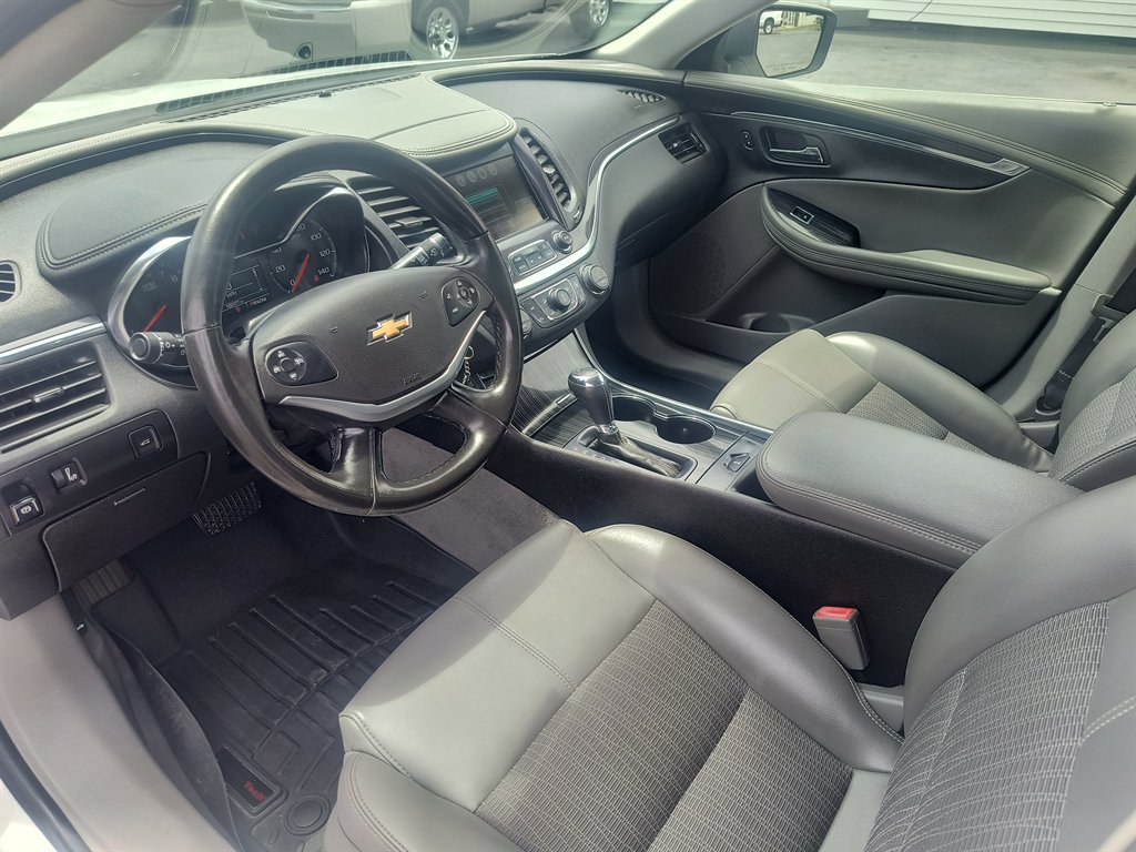 Used 2016 Chevrolet Impala LT FWD image 12