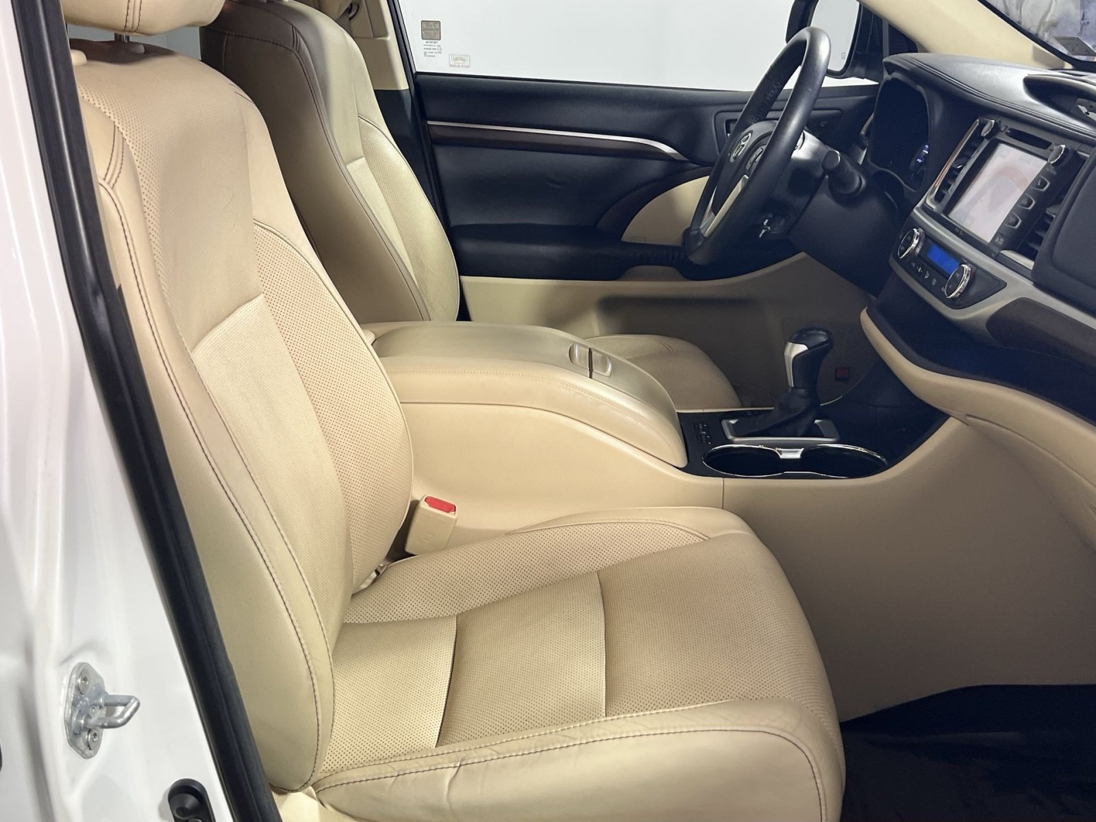 Used 2014 Toyota Highlander Limited AWD/4WD image 30