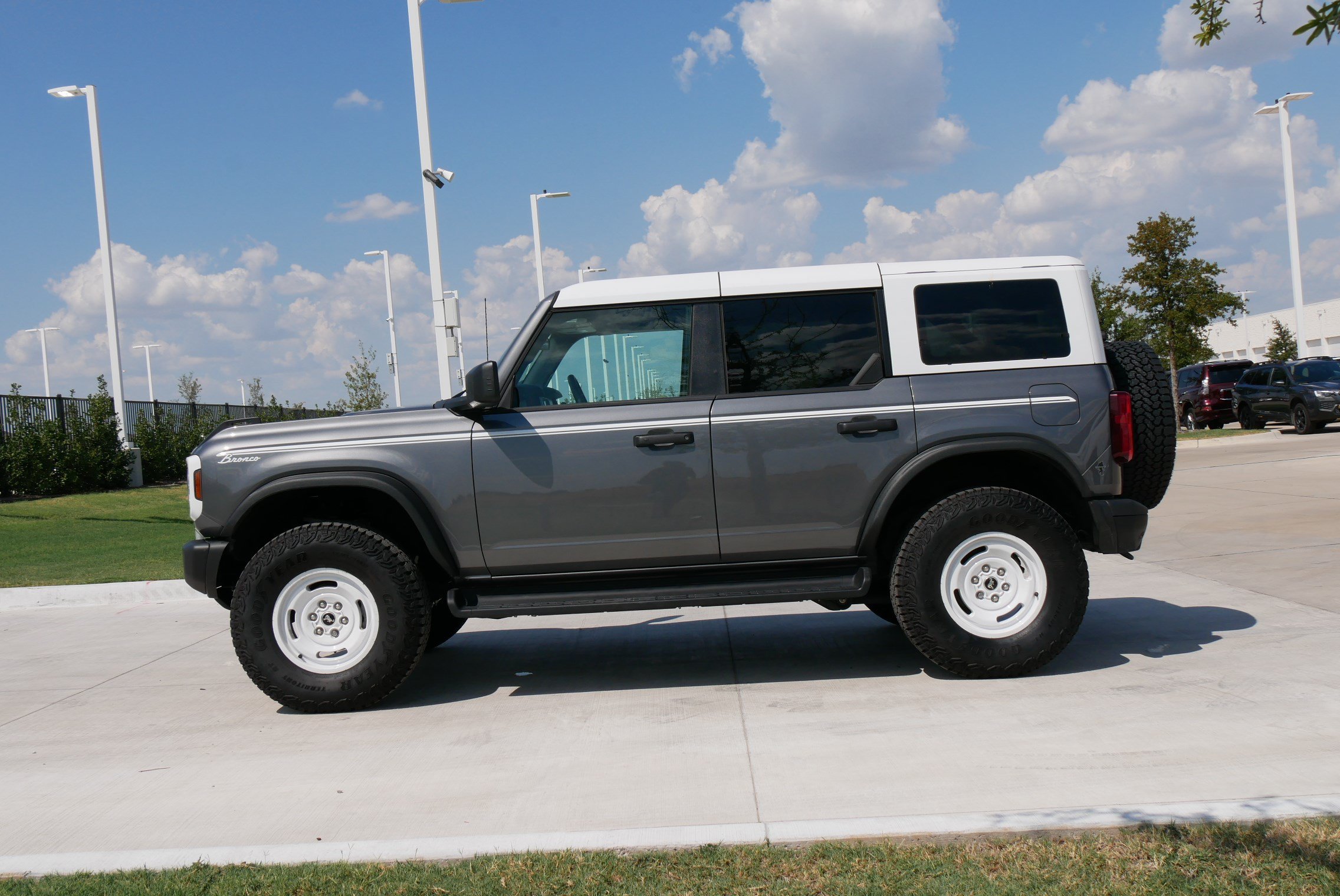 Used 2025 Ford Bronco Heritage Edition AWD/4WD image 6